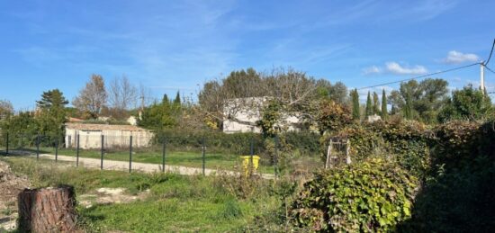 Terrain à bâtir à Saint-Saturnin-lès-Avignon, Provence-Alpes-Côte d'Azur